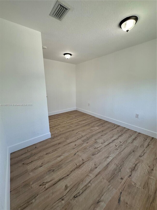 Building Photo - 3123 NW 22nd Ct