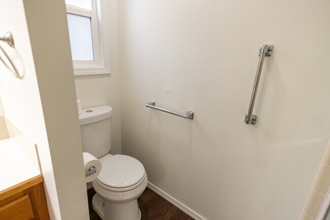 Building Photo - 164 S Silverwood Way