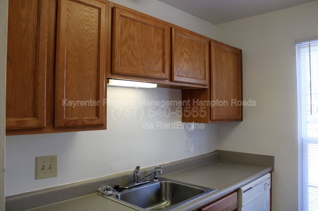 Building Photo - 1 Peachtree Ct