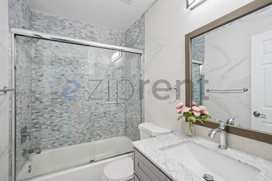 Building Photo - 2204 E 24th St