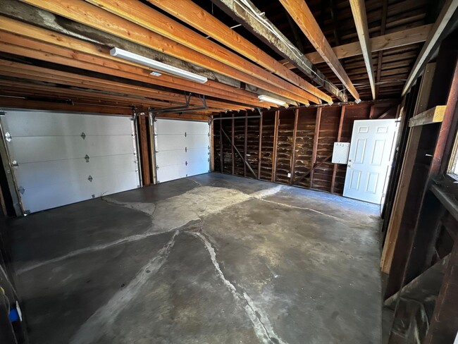 Building Photo - 3 BED/2 BATH HOME UPPER UNIT AVAIABLE FOR RENT IN OAKLAND, CA!!!! INCLUDING $500 OFF FIRST MONTHS...