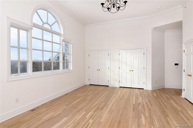 Building Photo - 10 Castle Rd