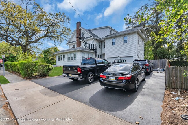 Building Photo - 309 Cedar Ave