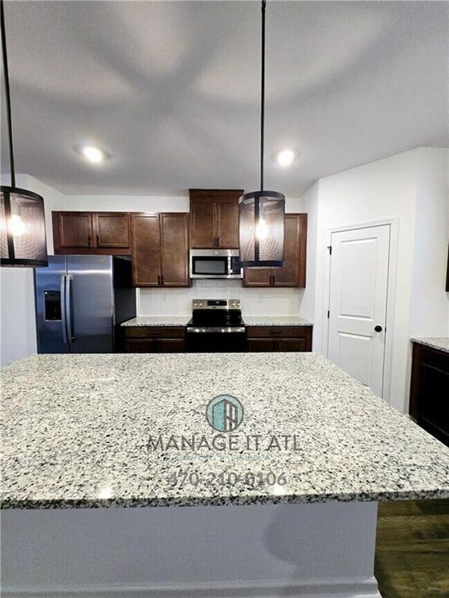 Building Photo - Beautiful End-Unit three-story townhome in Tucker