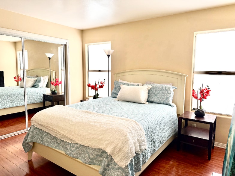 Building Photo - 261 Cottonwood Dr