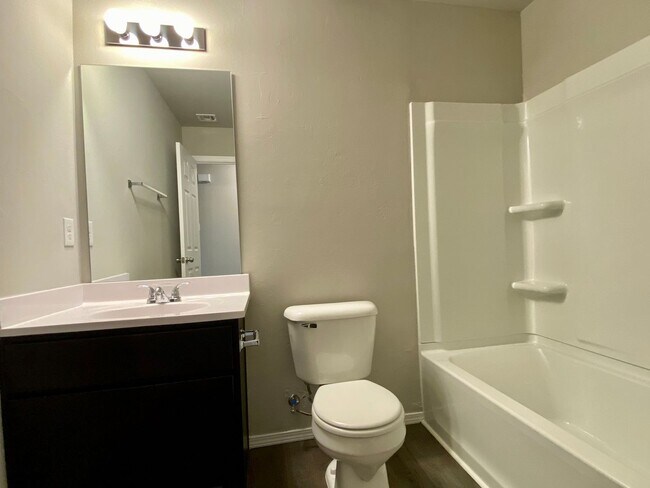 Building Photo - Wonderful 3 bed 2 bath in SW OKC