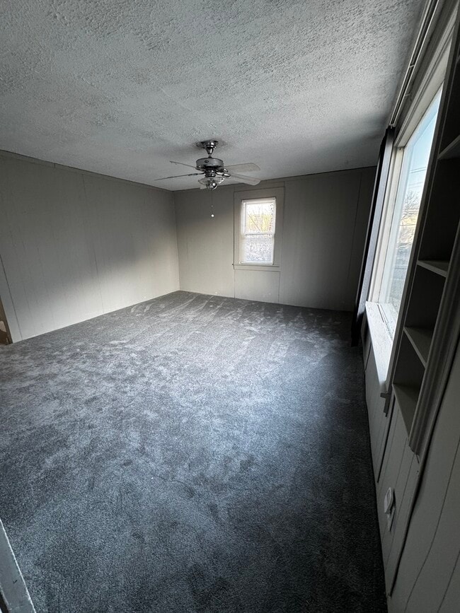 Building Photo - 1488 E Thacker St