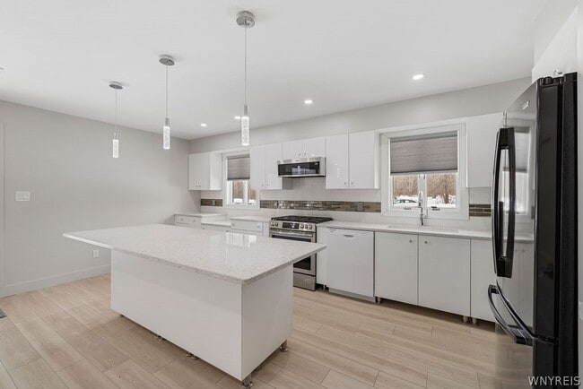 Building Photo - 855 Madison Ave