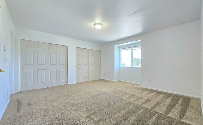 Building Photo - 1205 Frontier Cir E