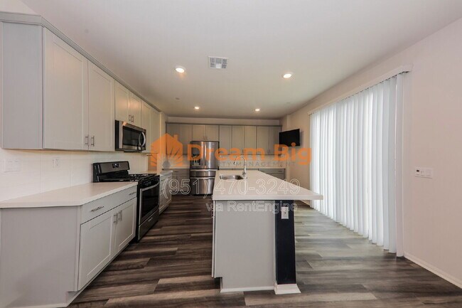 Building Photo - 24712 Hudson St