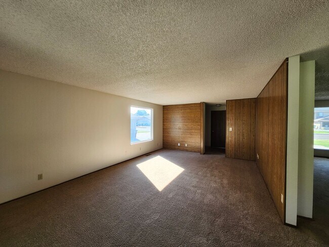 Building Photo - 1709 S Rainier Pl