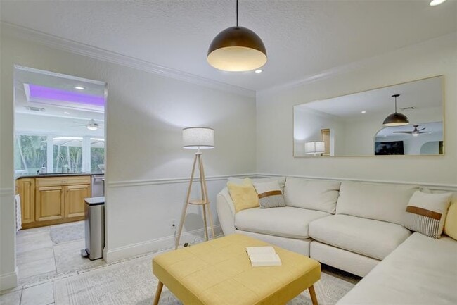 Building Photo - 2600 N Riverside Dr