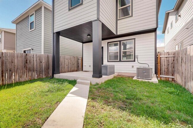 Building Photo - 2025 Arendale Dr