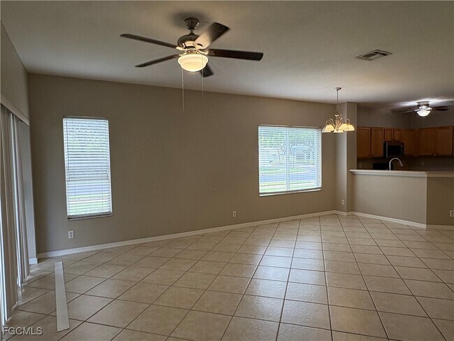Building Photo - 10101 Poppy Hill Dr