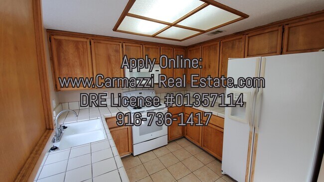 Building Photo - 206 Live Oak Cir