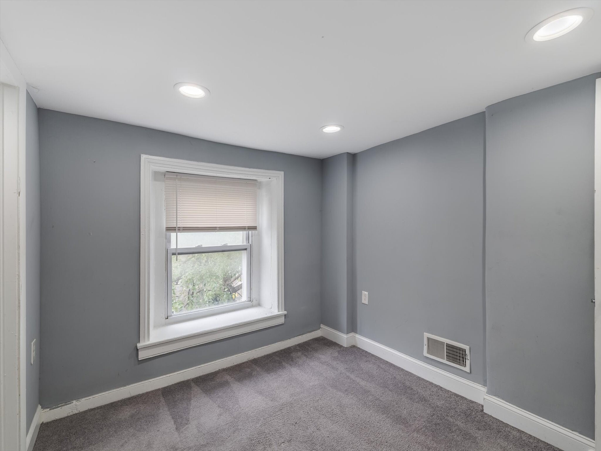 Building Photo - 4205 Main St