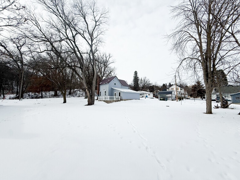 Building Photo - 602 Grove St