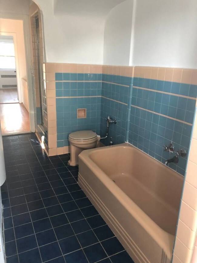 Building Photo - 166 Langham St