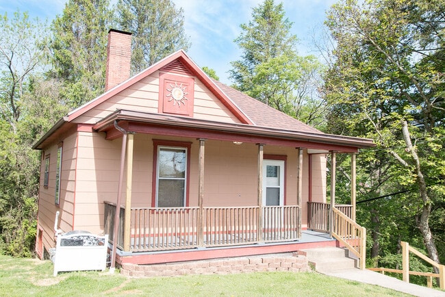 Primary Photo - 401 Davis St