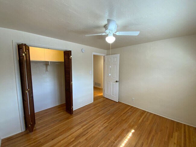 Building Photo - 3 Bedroom Single Story Home Available Near...
