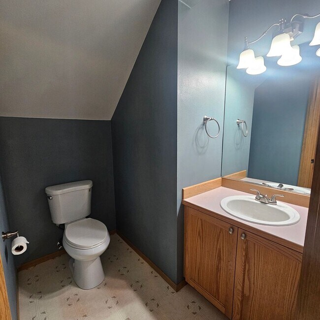 Building Photo - Move-In Ready Silverdale Home Close to Everything