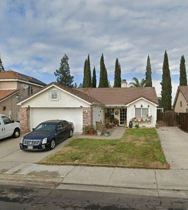 Primary Photo - Available Soon Updated Cozy 3-bedroom, 2-b...