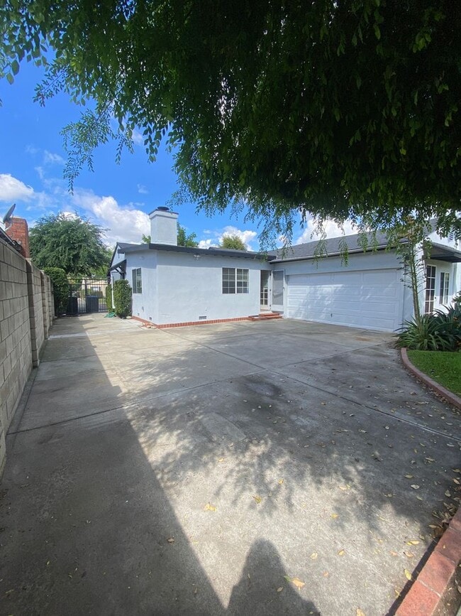 Building Photo - Charming Home in Covina