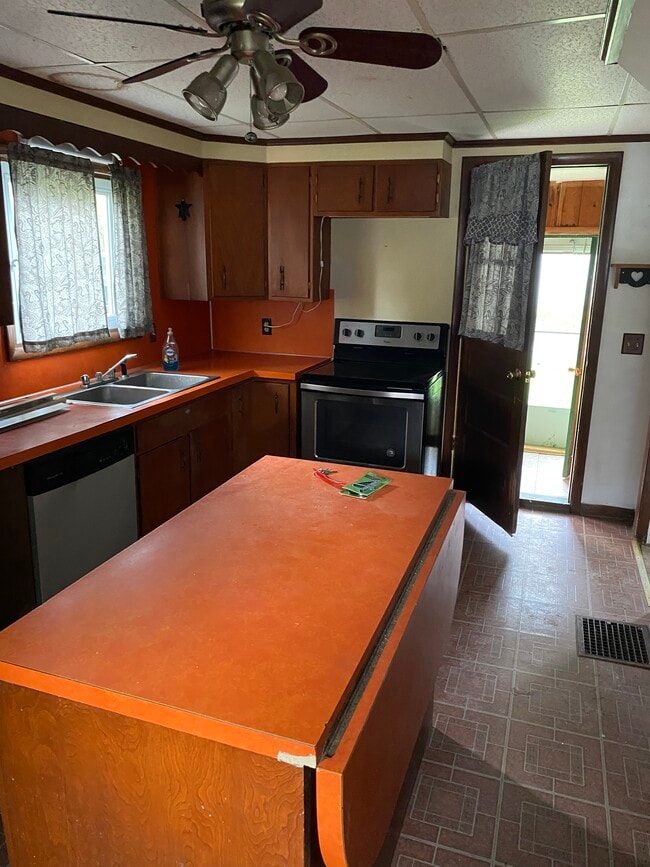 Building Photo - 48 Grove St