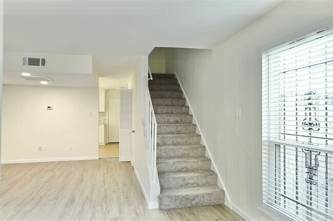 Building Photo - 7918 Prestwood Dr