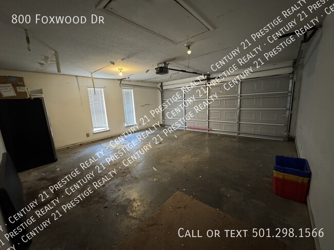 Building Photo - 800 Foxwood Dr