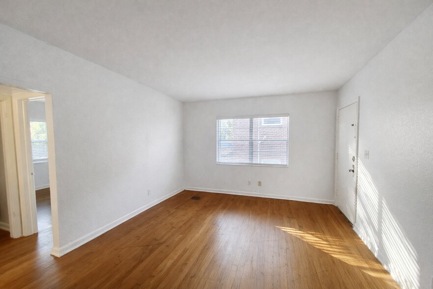 Building Photo - 2648 Dellwood Ave