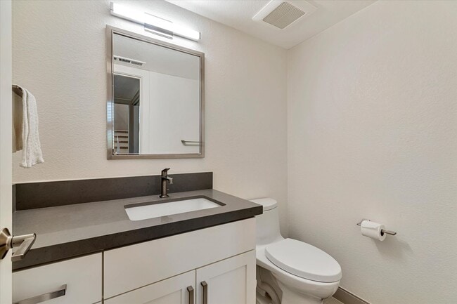 Building Photo - Hamilton Place Townhome