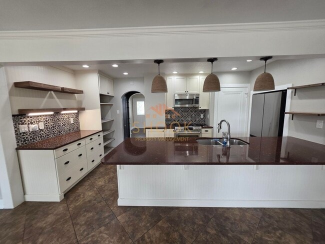 Building Photo - UNIQUE AND COZY 3 BR + BONUS ROOM HOME