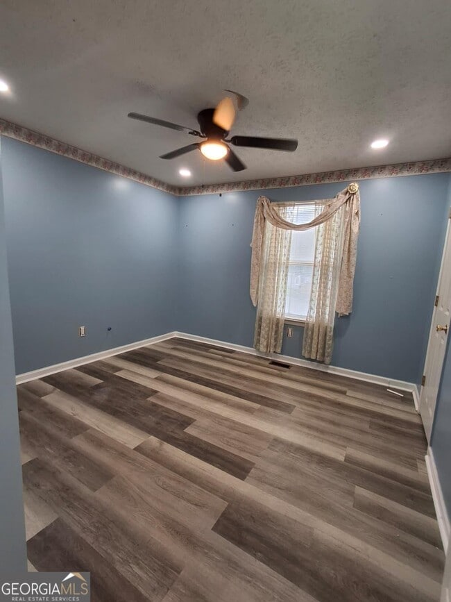 Building Photo - 1358 Stoneleigh Way