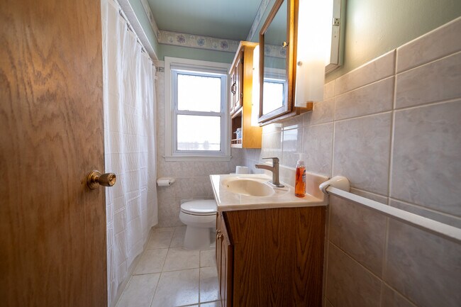 Building Photo - 22925 Oakdale Dr