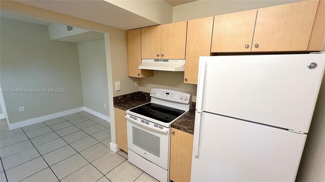 Building Photo - 686 NW 114th Ave
