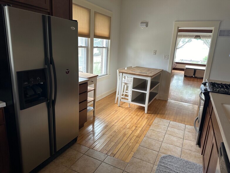 Kitchen 1 - 524 W Shore Dr