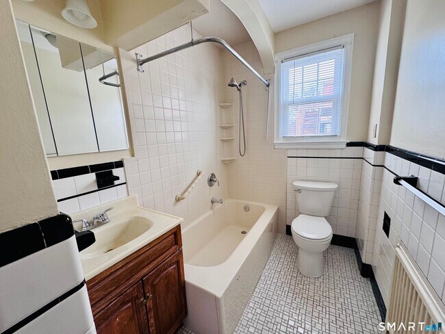 Building Photo - 47 Clover St