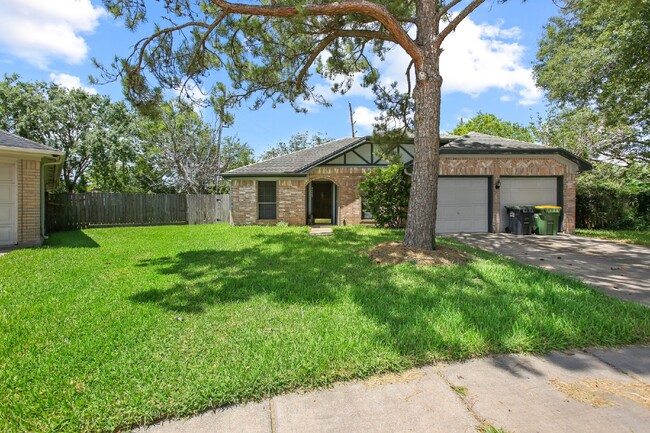 Building Photo - Well-maintained home on a cul-de-sac in a ...