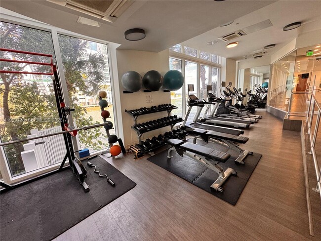 Building Photo - 601 NE 27th St