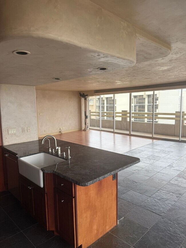 Building Photo - 100 N Arlington Ave