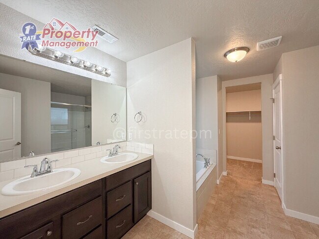 Building Photo - 11398 W Belgrave St