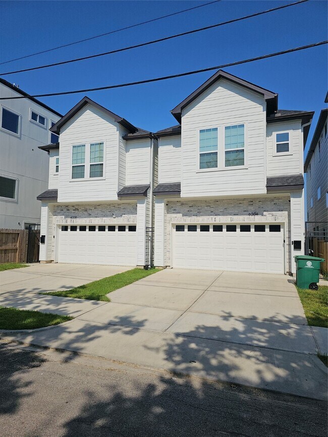 Primary Photo - 4425 Elmwood St