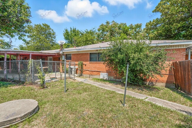Building Photo - 10705 Coogan Dr