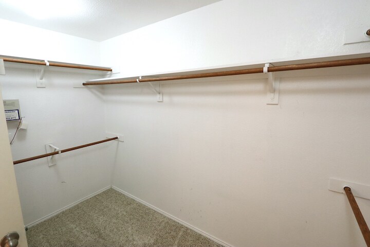 Building Photo - 1000 Warbler Ln