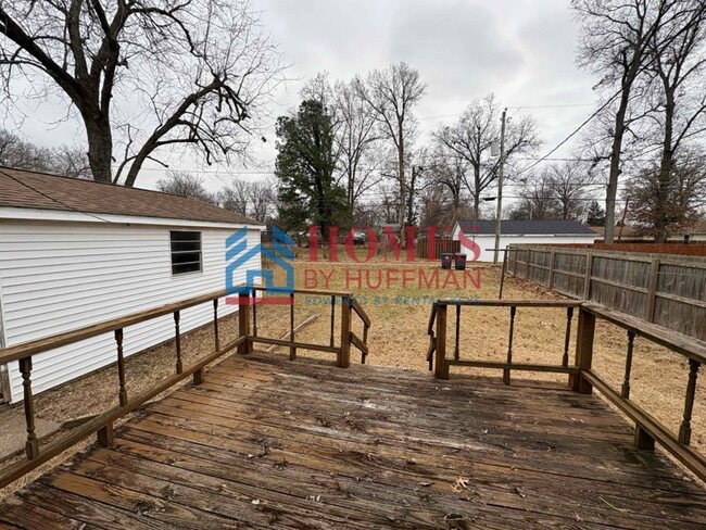 Building Photo - Two Bedroom House | Detached Garage