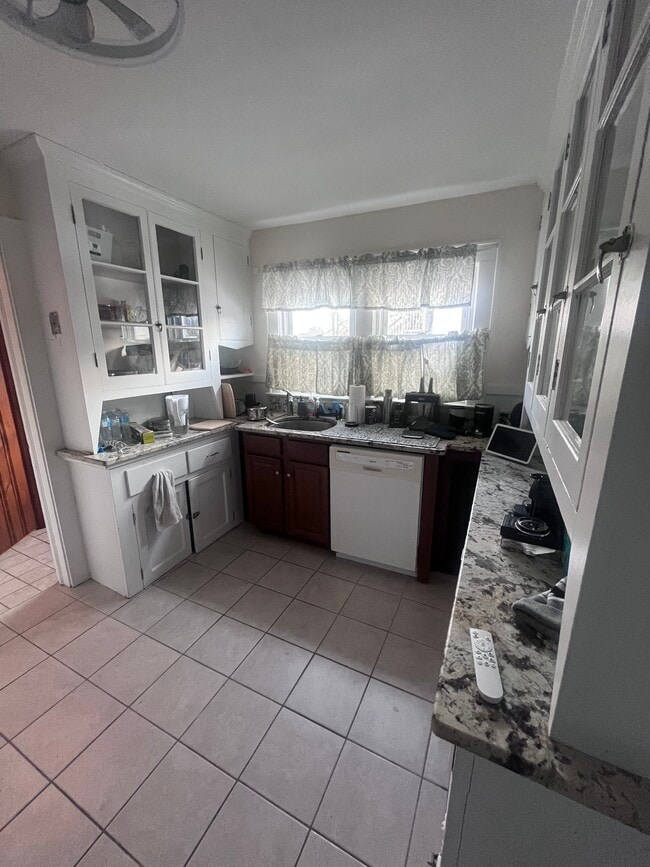 Building Photo - 96 Kenwood Ave