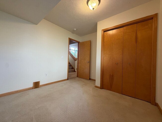 Building Photo - 5653 E Grove Dr SE