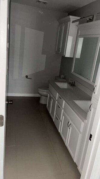 Building Photo - 813 Blue Quail St