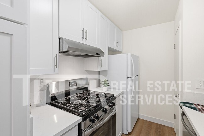 Building Photo - 243 Breuner Dr